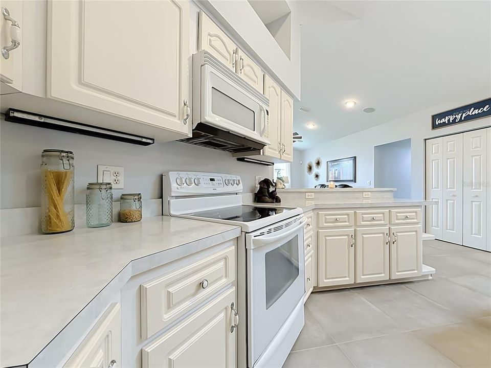 En Venta: $449,900 (4 camas, 2 baños, 2660 Pies cuadrados)