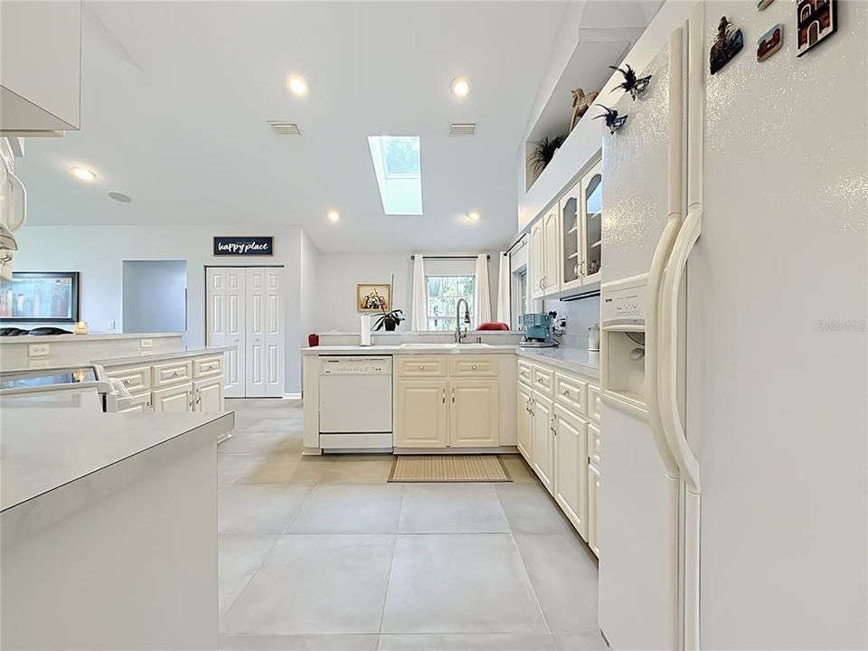 En Venta: $449,900 (4 camas, 2 baños, 2660 Pies cuadrados)