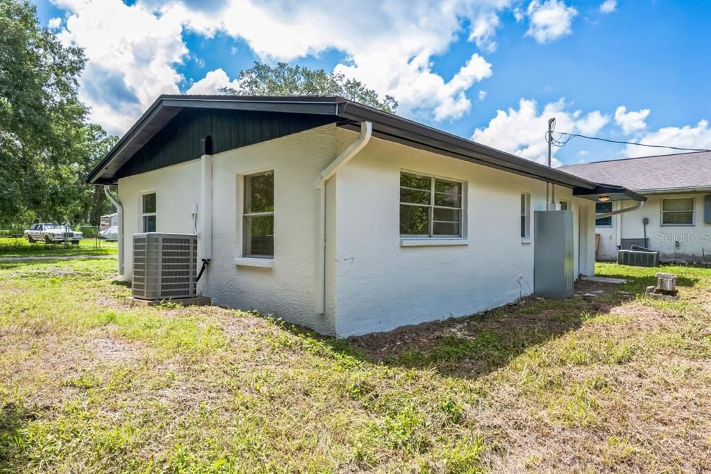 For Sale: $179,990 (3 beds, 1 baths, 864 Square Feet)