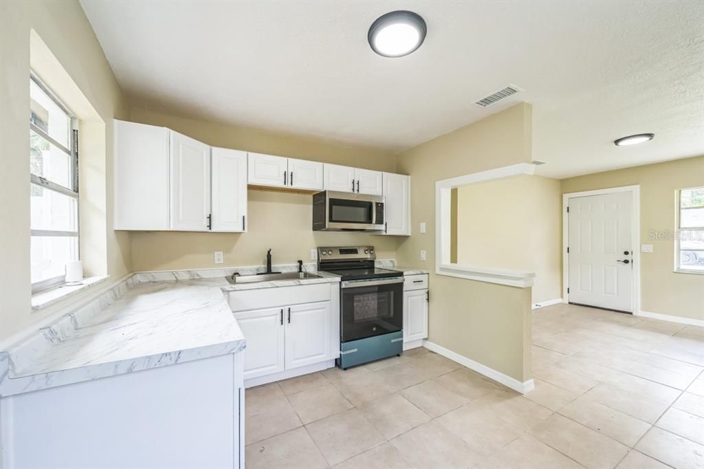 For Sale: $179,990 (3 beds, 1 baths, 864 Square Feet)