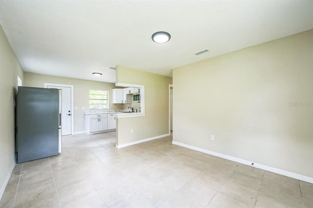 For Sale: $179,990 (3 beds, 1 baths, 864 Square Feet)