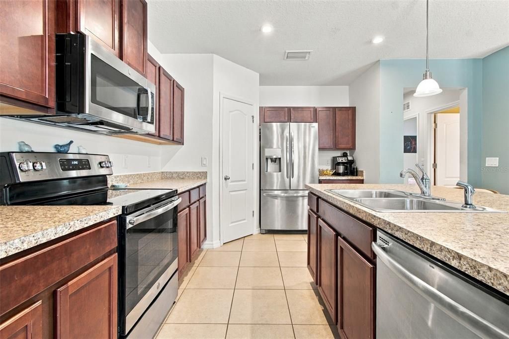 En Venta: $300,000 (3 camas, 2 baños, 1530 Pies cuadrados)