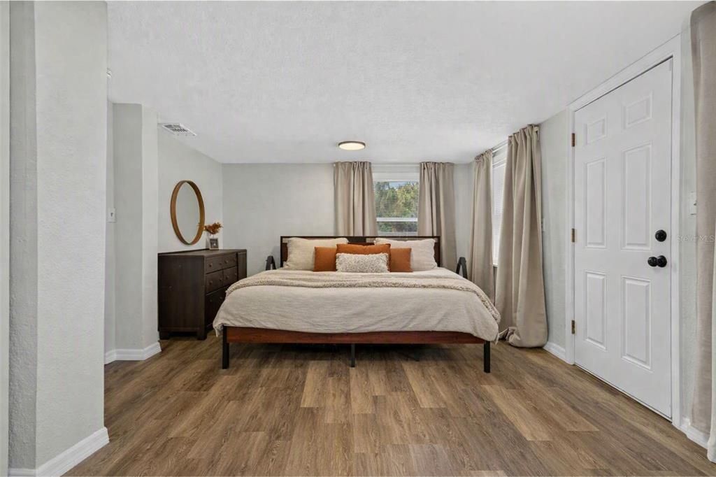 For Sale: $299,999 (3 beds, 2 baths, 1130 Square Feet)