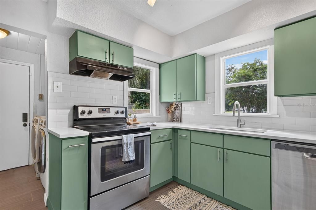 For Sale: $299,999 (3 beds, 2 baths, 1130 Square Feet)