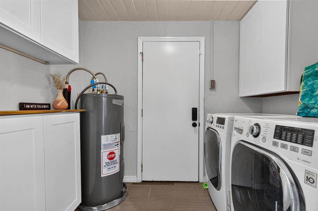 For Sale: $299,999 (3 beds, 2 baths, 1130 Square Feet)