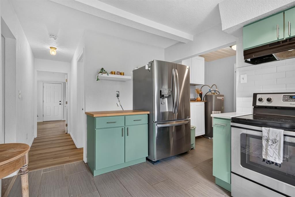 For Sale: $299,999 (3 beds, 2 baths, 1130 Square Feet)