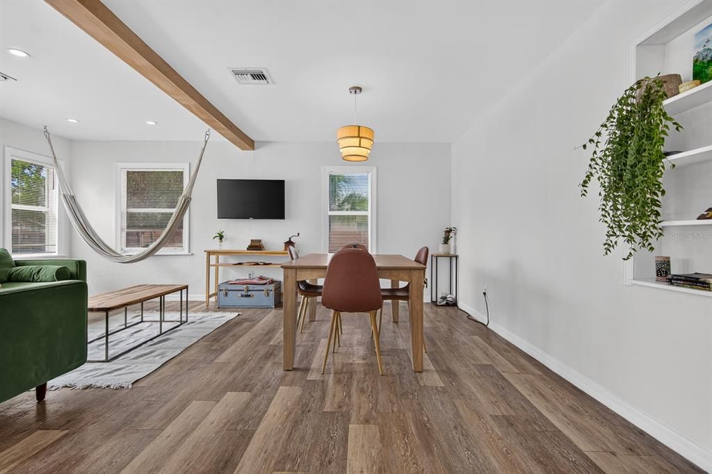 For Sale: $299,999 (3 beds, 2 baths, 1130 Square Feet)