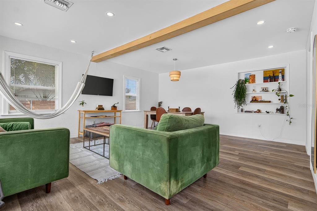 For Sale: $299,999 (3 beds, 2 baths, 1130 Square Feet)