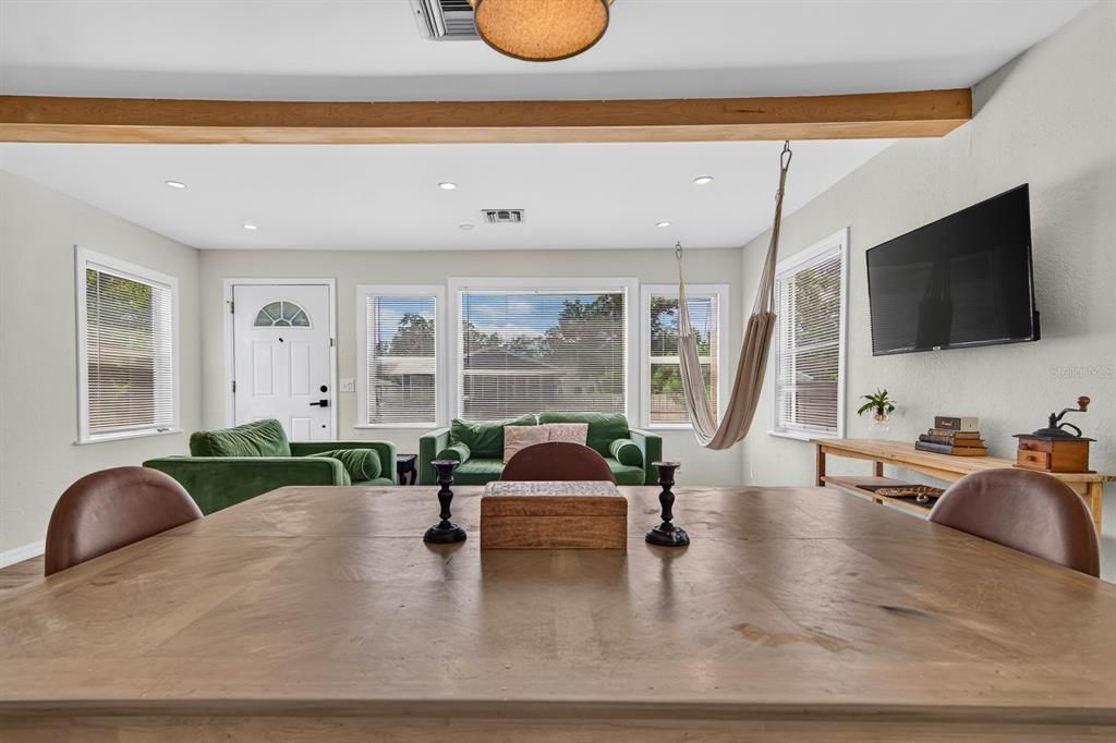 For Sale: $299,999 (3 beds, 2 baths, 1130 Square Feet)