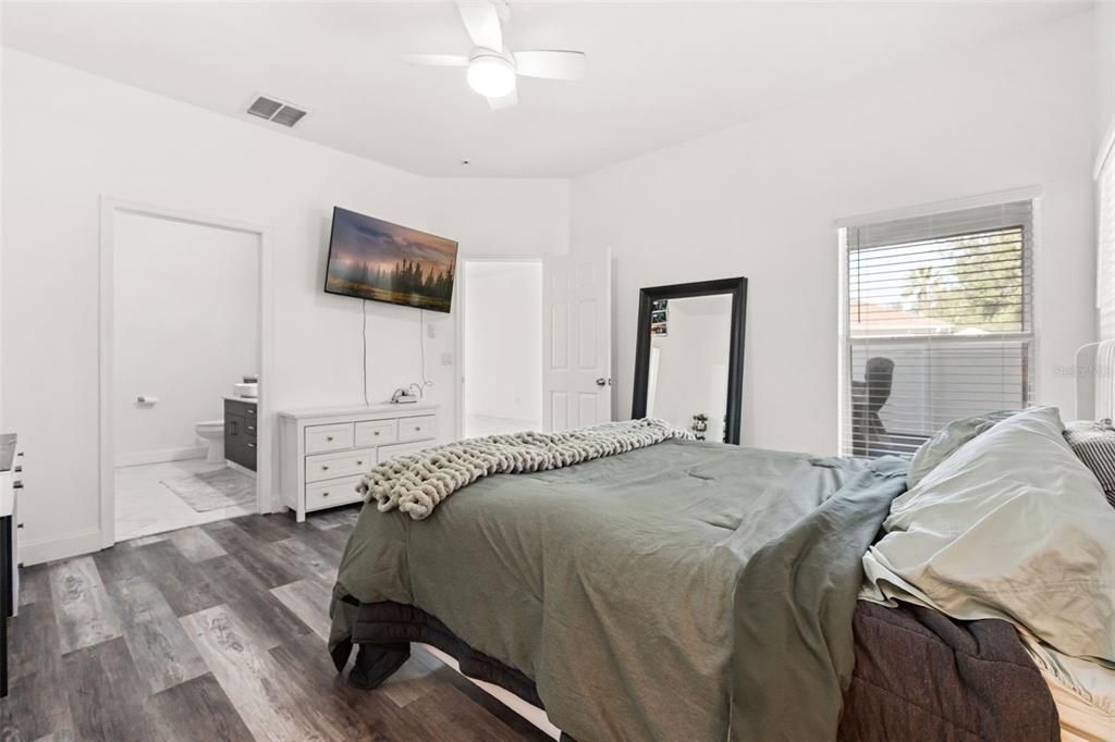 For Sale: $459,000 (4 beds, 2 baths, 1866 Square Feet)