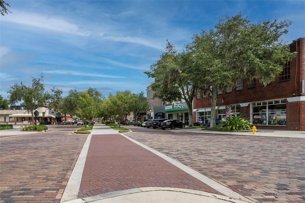 For Sale: $585,000 (3 beds, 2 baths, 2133 Square Feet)