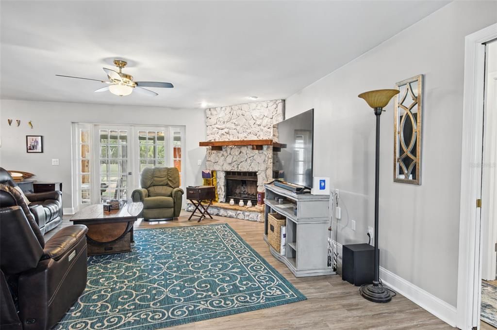 For Sale: $585,000 (3 beds, 2 baths, 2133 Square Feet)