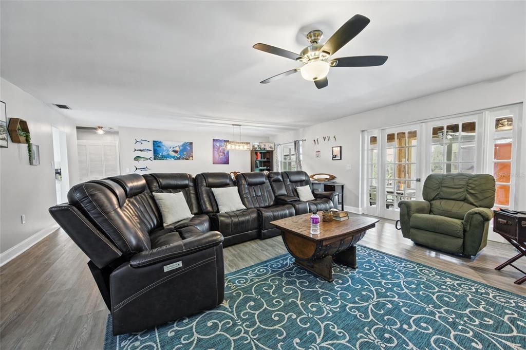 For Sale: $585,000 (3 beds, 2 baths, 2133 Square Feet)