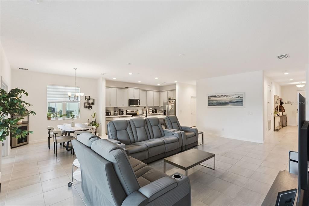 For Sale: $425,000 (4 beds, 2 baths, 2008 Square Feet)