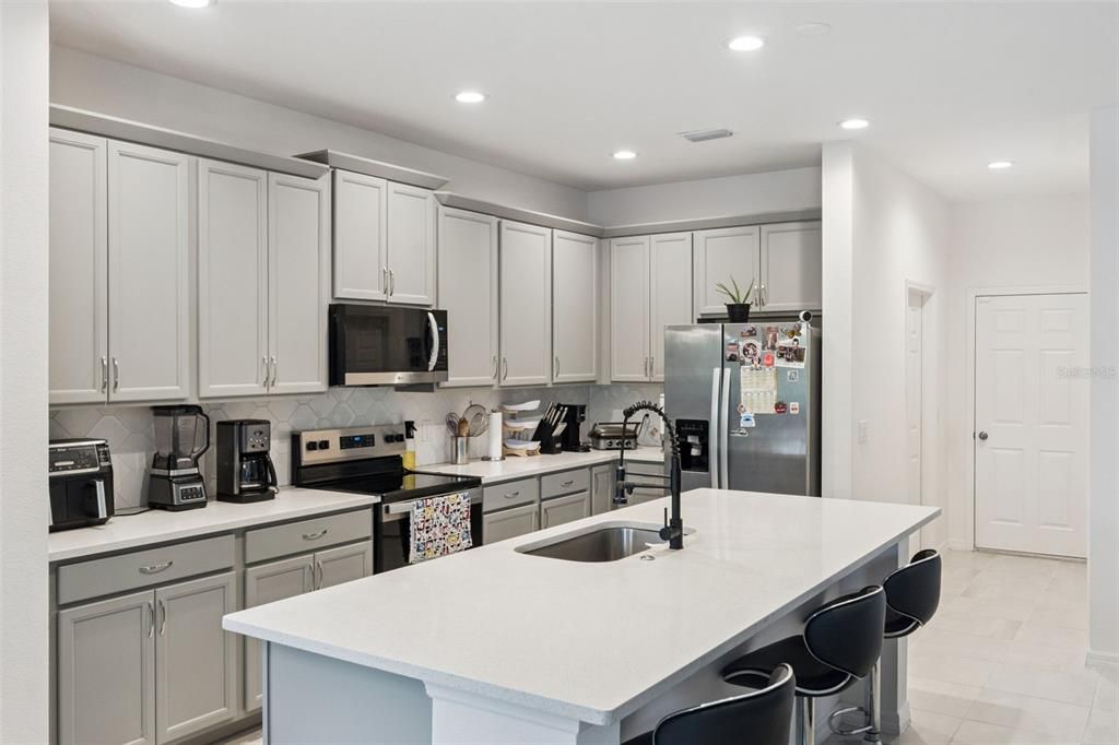 For Sale: $425,000 (4 beds, 2 baths, 2008 Square Feet)