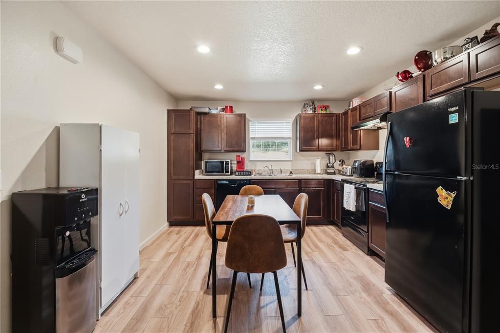 For Sale: $275,000 (4 beds, 2 baths, 1260 Square Feet)