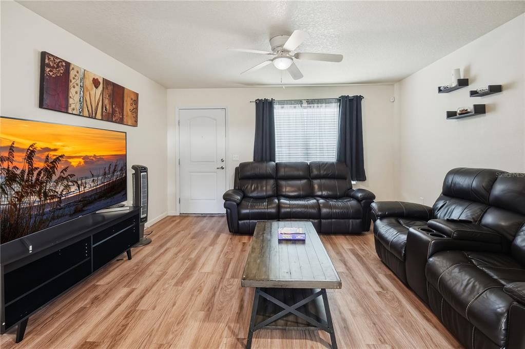 For Sale: $275,000 (4 beds, 2 baths, 1260 Square Feet)