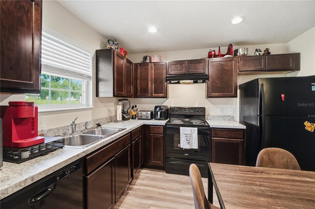 For Sale: $275,000 (4 beds, 2 baths, 1260 Square Feet)