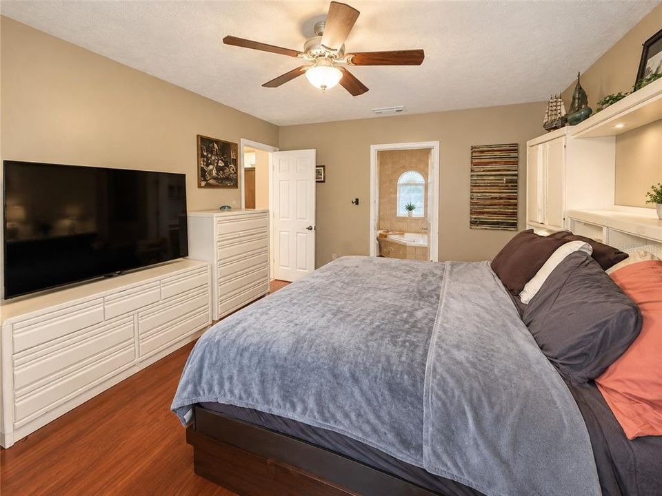 For Sale: $309,999 (3 beds, 3 baths, 1468 Square Feet)