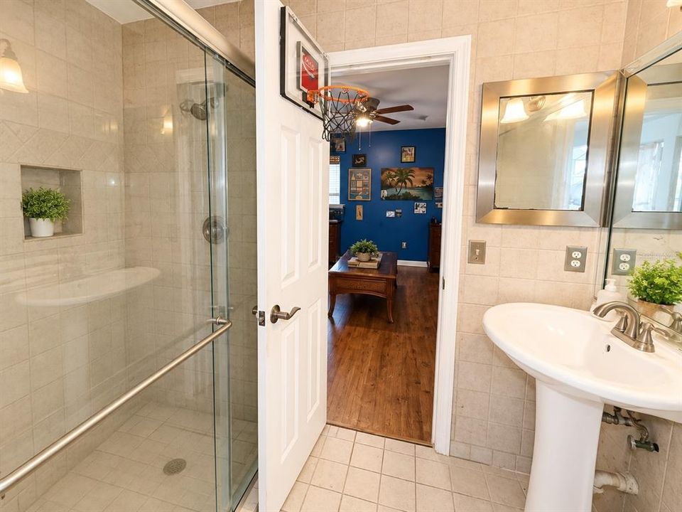 For Sale: $309,999 (3 beds, 3 baths, 1468 Square Feet)