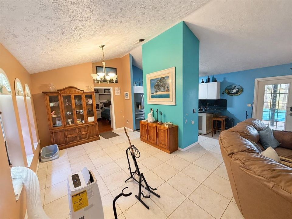 For Sale: $309,999 (3 beds, 3 baths, 1468 Square Feet)