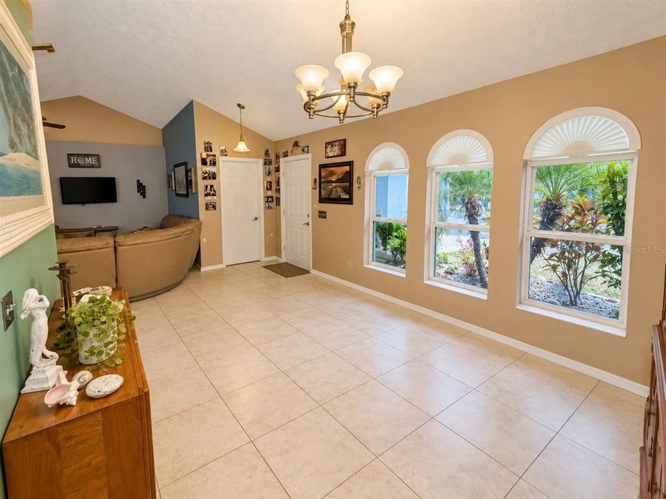 For Sale: $309,999 (3 beds, 3 baths, 1468 Square Feet)