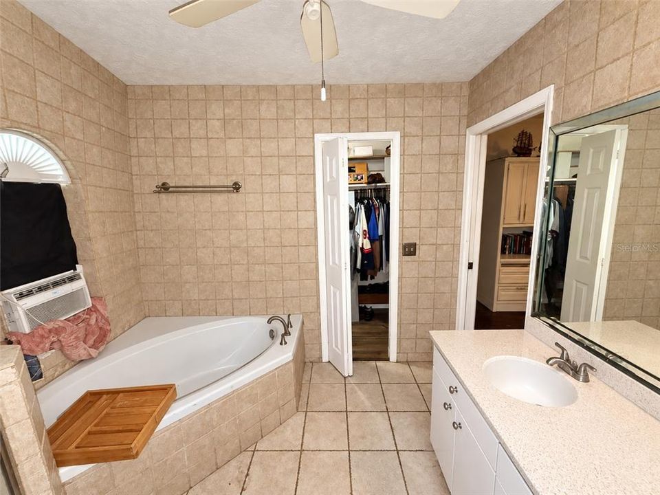 For Sale: $309,999 (3 beds, 3 baths, 1468 Square Feet)