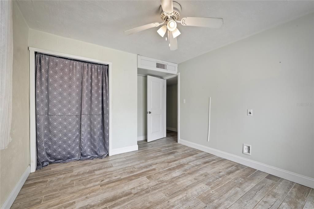 For Sale: $369,000 (2 beds, 1 baths, 965 Square Feet)