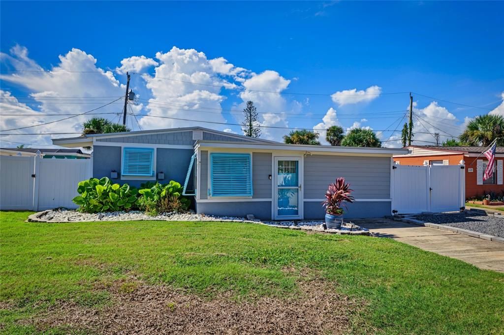 For Sale: $369,000 (2 beds, 1 baths, 965 Square Feet)