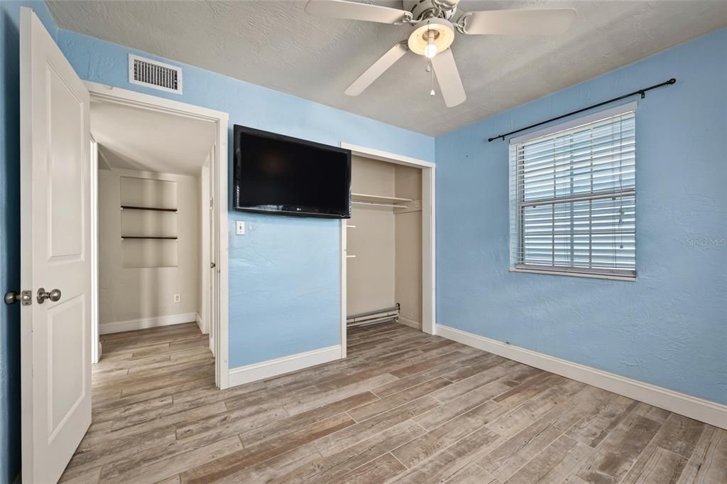 For Sale: $369,000 (2 beds, 1 baths, 965 Square Feet)