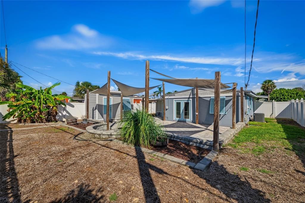 For Sale: $369,000 (2 beds, 1 baths, 965 Square Feet)