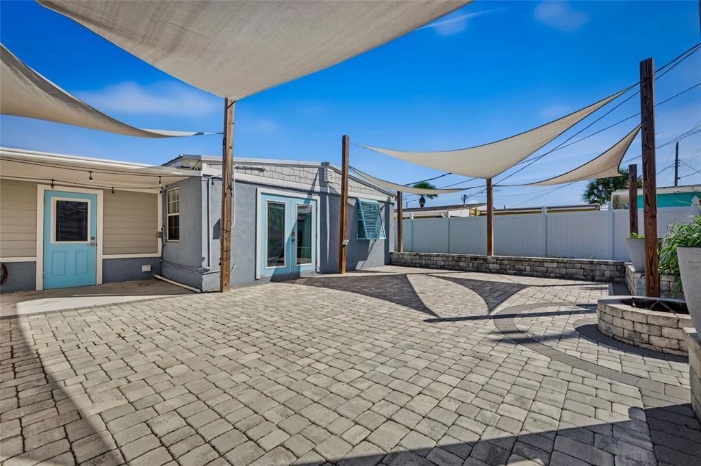 For Sale: $369,000 (2 beds, 1 baths, 965 Square Feet)