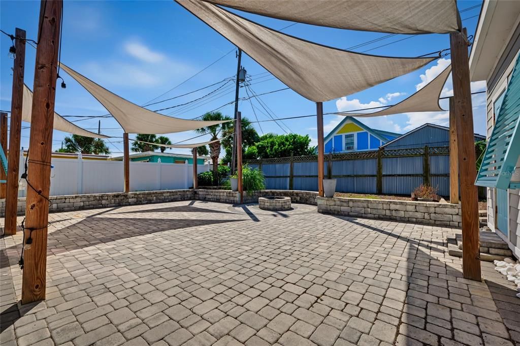 For Sale: $369,000 (2 beds, 1 baths, 965 Square Feet)