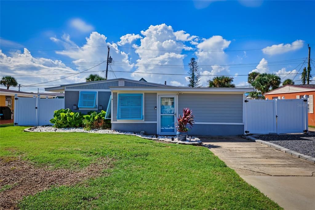 For Sale: $369,000 (2 beds, 1 baths, 965 Square Feet)