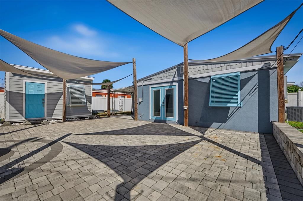 For Sale: $369,000 (2 beds, 1 baths, 965 Square Feet)