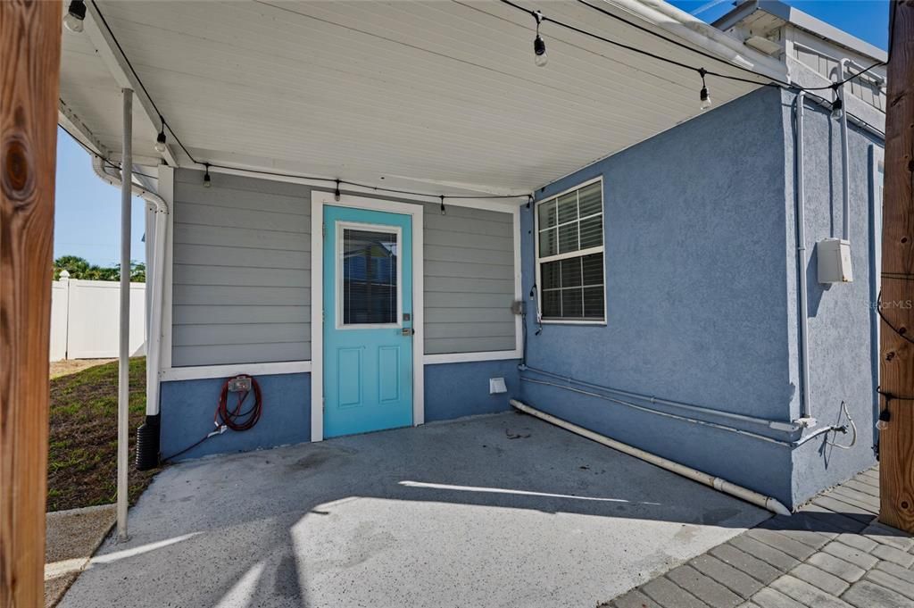 For Sale: $369,000 (2 beds, 1 baths, 965 Square Feet)