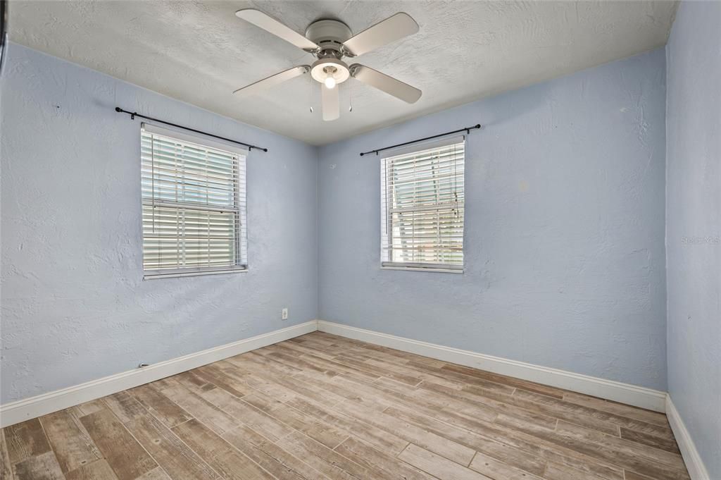 For Sale: $369,000 (2 beds, 1 baths, 965 Square Feet)