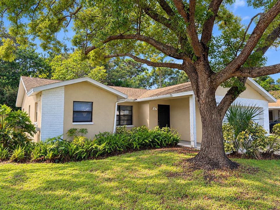 For Sale: $265,000 (3 beds, 2 baths, 1281 Square Feet)