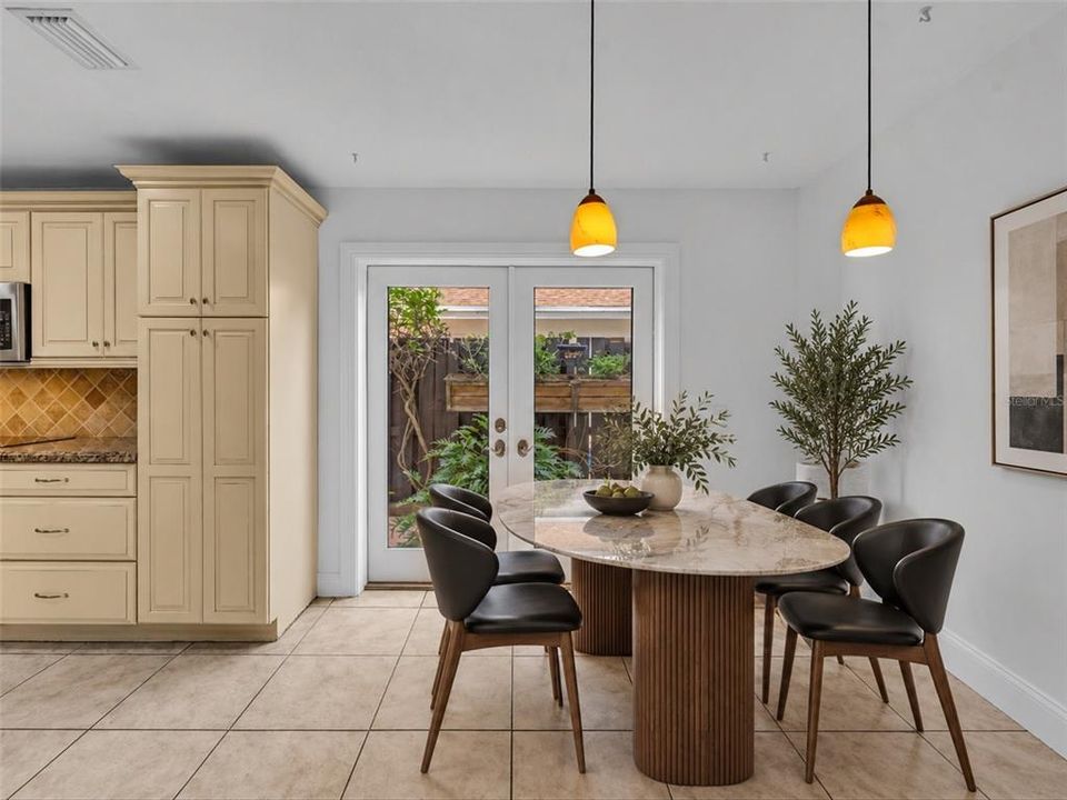 En Venta: $705,000 (3 camas, 2 baños, 1772 Pies cuadrados)