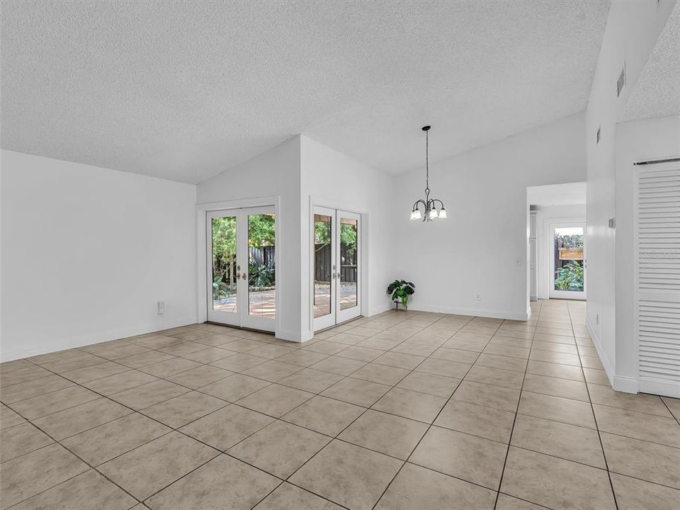 En Venta: $705,000 (3 camas, 2 baños, 1772 Pies cuadrados)