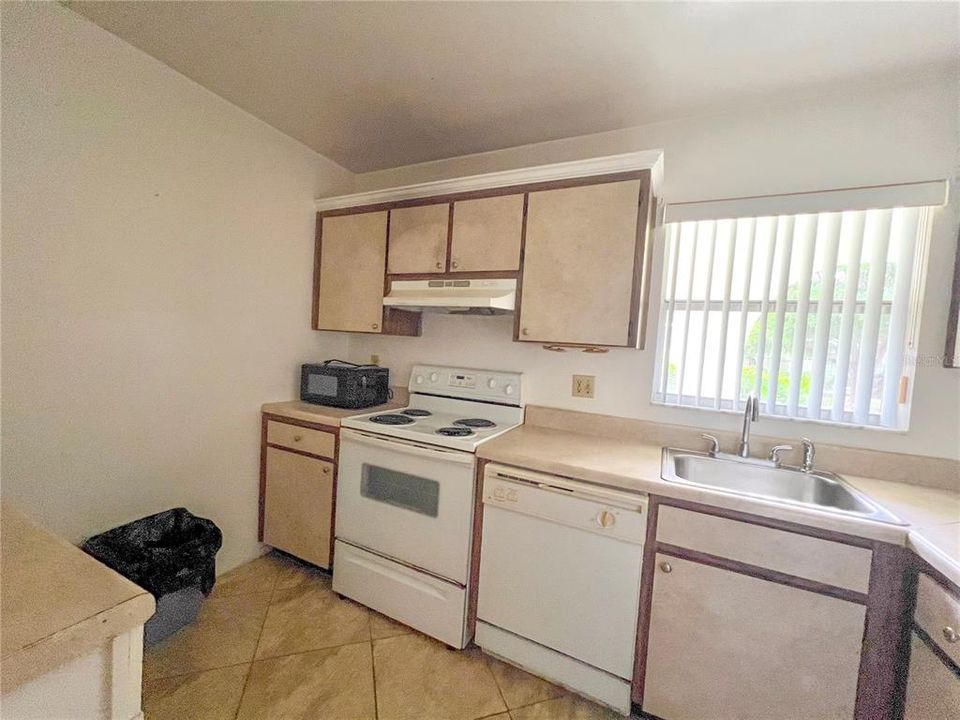 На продажу: $119,000 (2 спален, 1 ванн, 910 Квадратных фут)