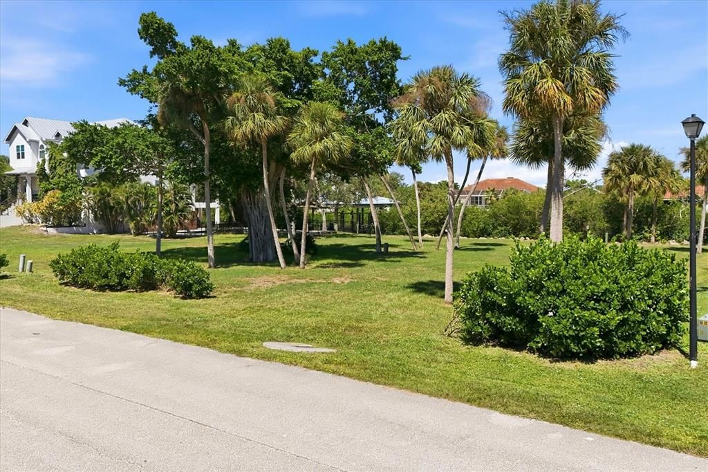 待售: $269,000 (0.36 acres)