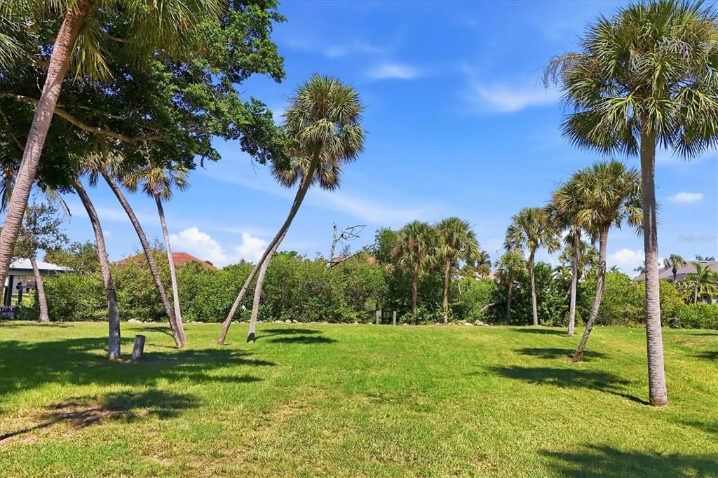 待售: $269,000 (0.36 acres)