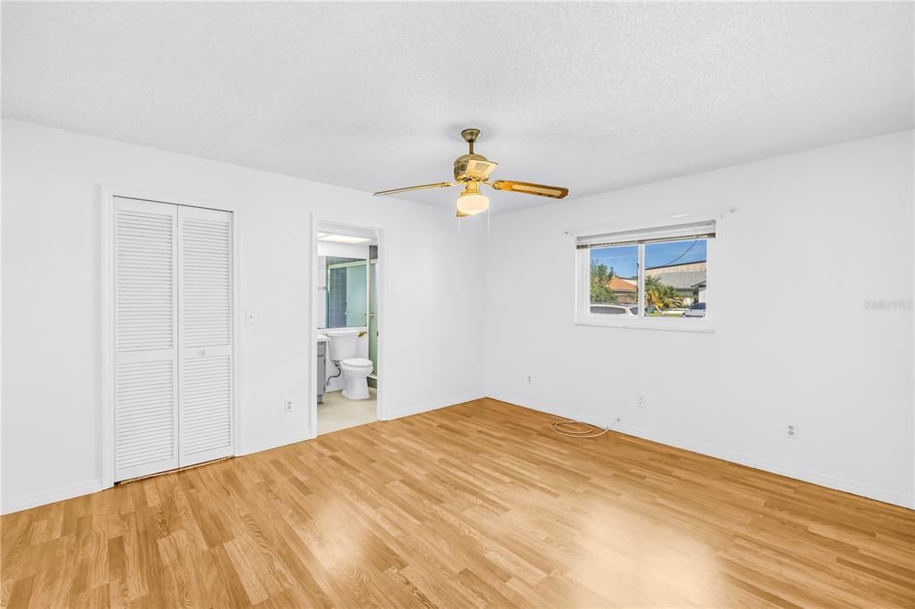 For Sale: $399,900 (3 beds, 2 baths, 1429 Square Feet)
