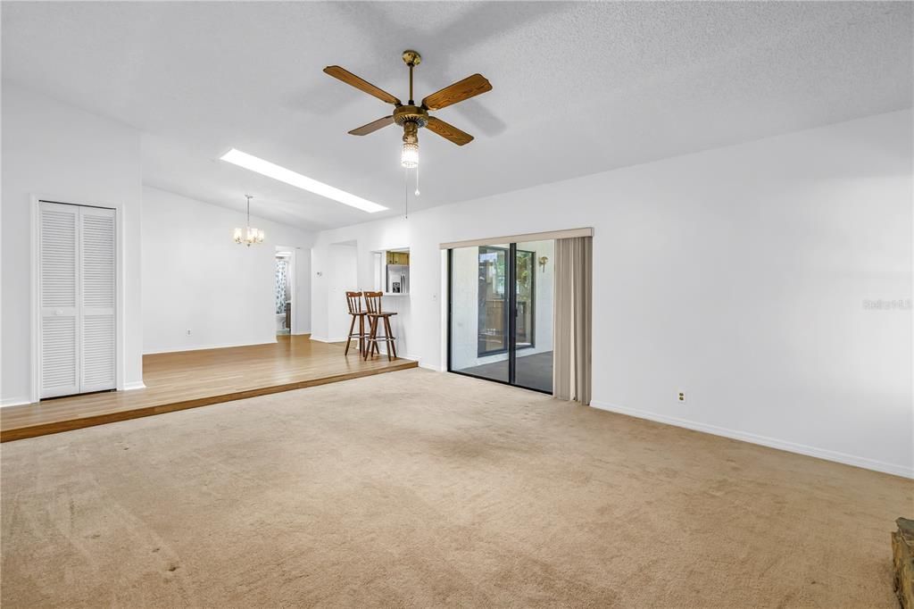 For Sale: $399,900 (3 beds, 2 baths, 1429 Square Feet)