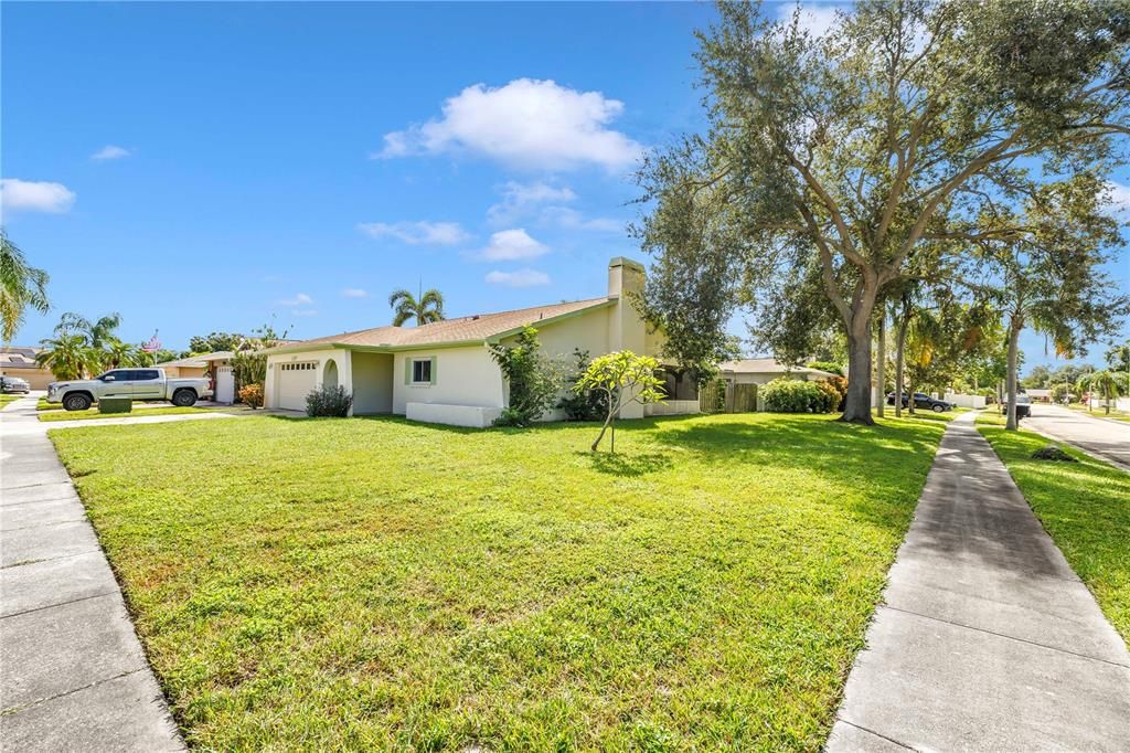 For Sale: $399,900 (3 beds, 2 baths, 1429 Square Feet)