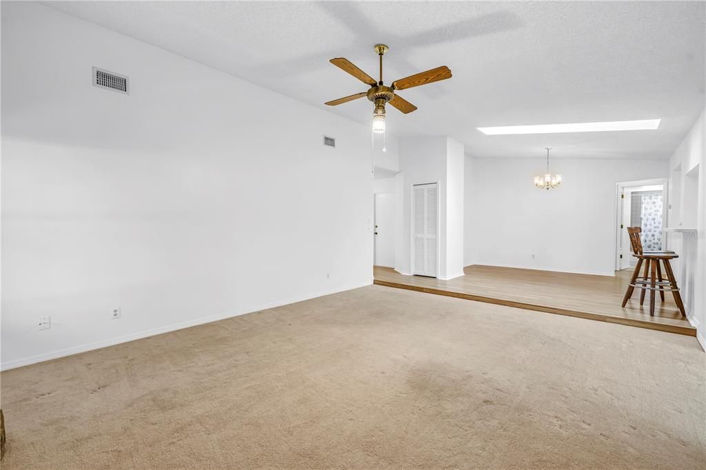 For Sale: $399,900 (3 beds, 2 baths, 1429 Square Feet)