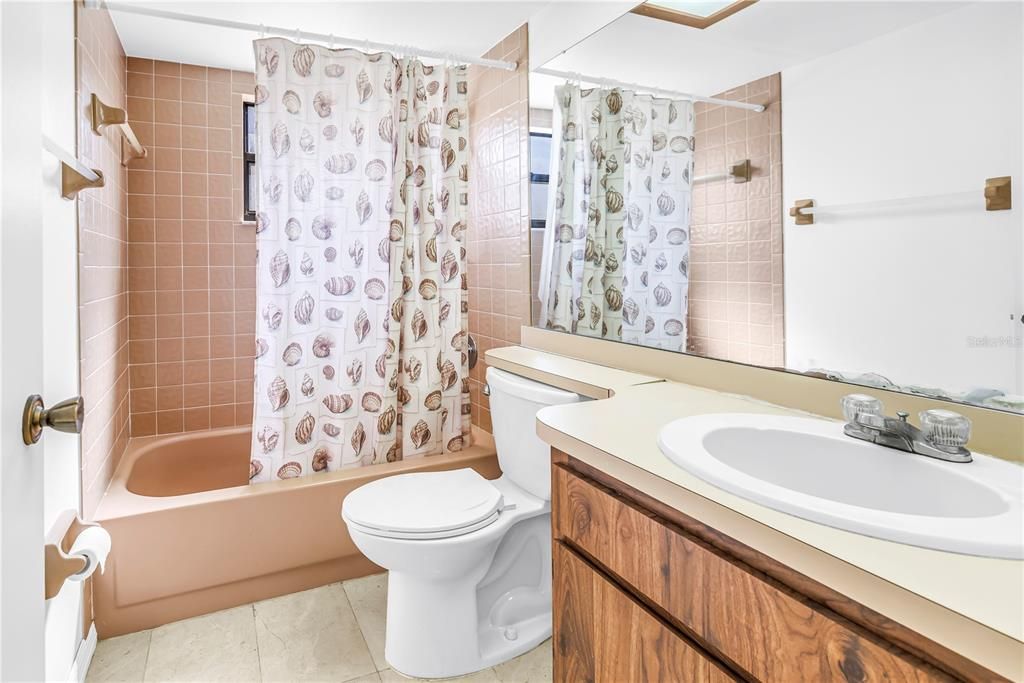 For Sale: $399,900 (3 beds, 2 baths, 1429 Square Feet)