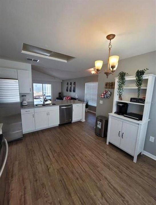 For Sale: $368,000 (3 beds, 2 baths, 1215 Square Feet)