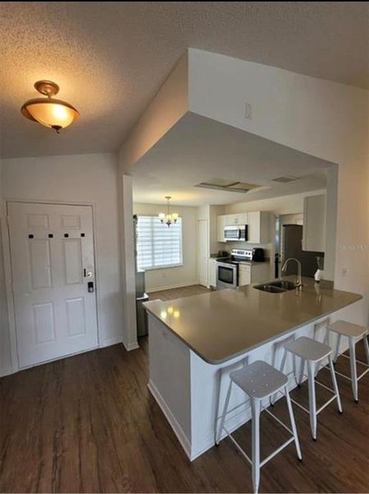 For Sale: $368,000 (3 beds, 2 baths, 1215 Square Feet)